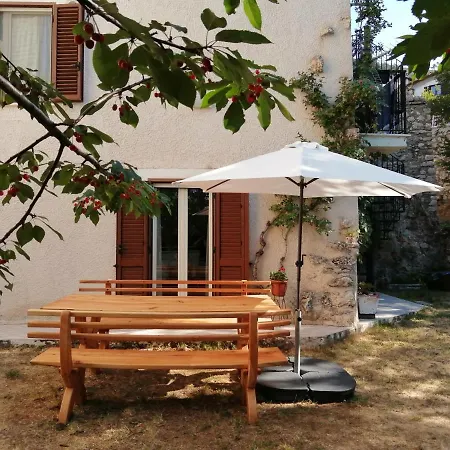 Via Roma 19 * Castel del Monte (Abruzzo)