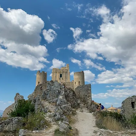 Via Roma 19 * Castel del Monte (Abruzzo)